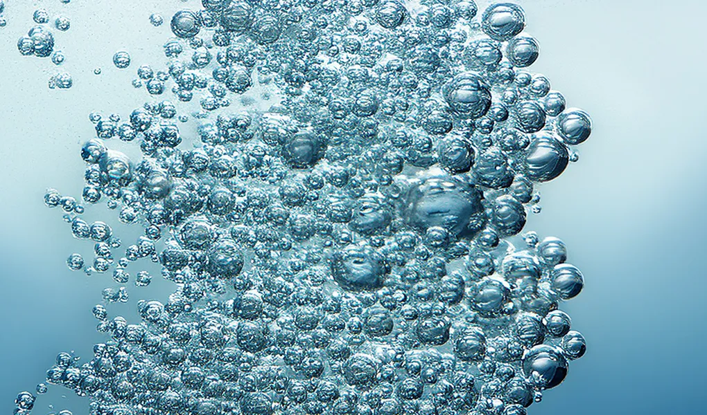 Begasen einer Flüssigkeit zur Beschleunigung chemischer Reaktionen durch Vergrößerung der Phasengrenzfläche.